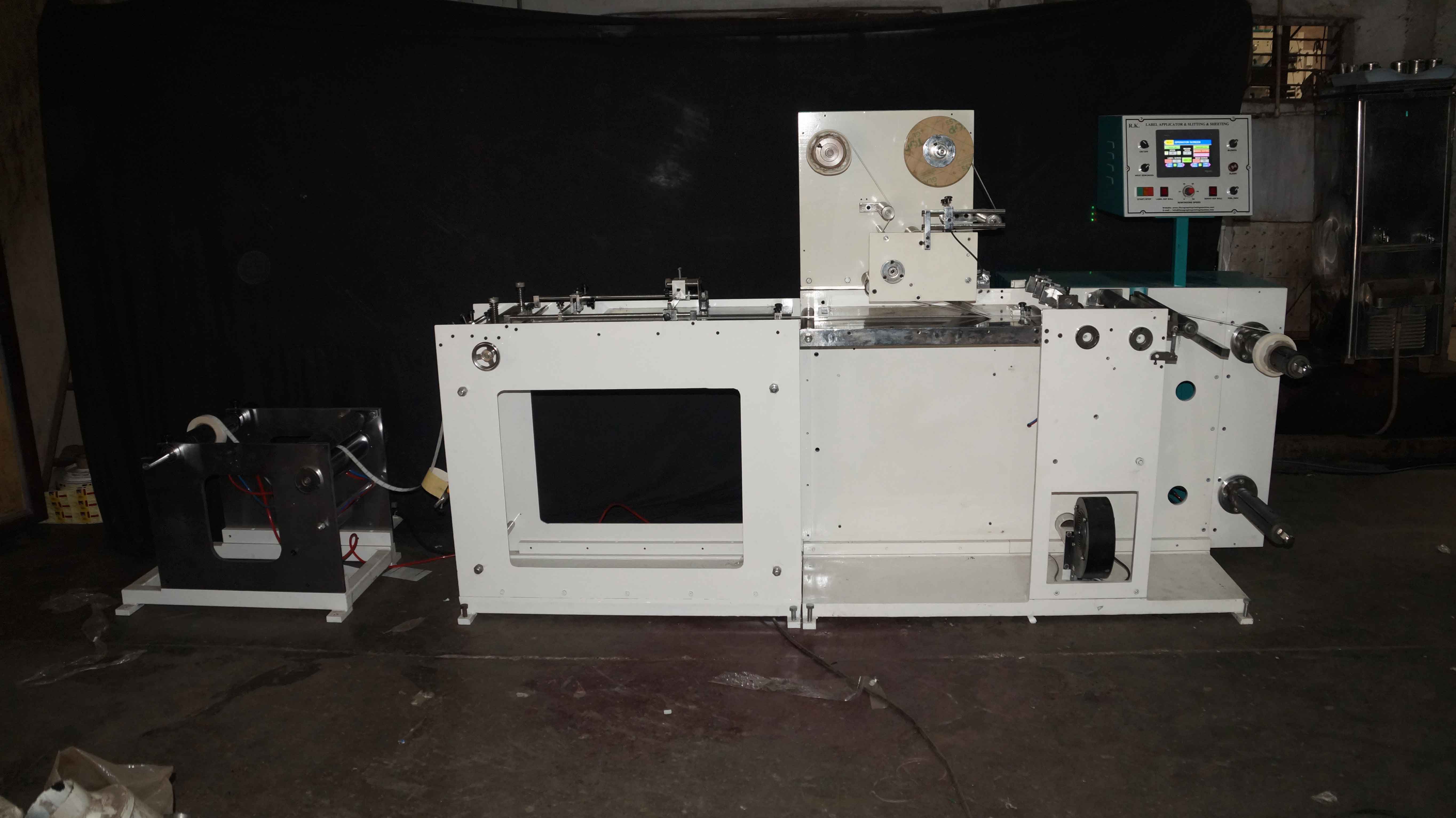 Label Applicator Machine
